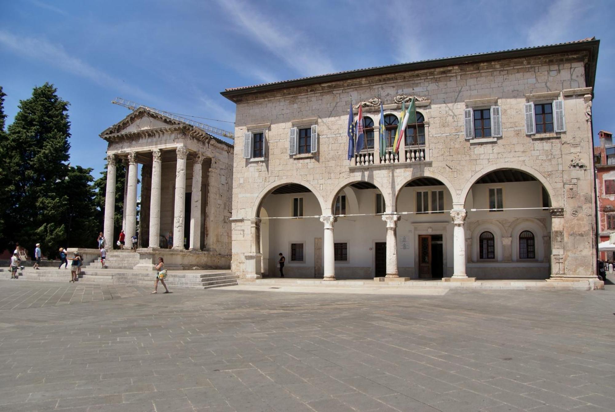 Ttapartmani Pula Exterior photo